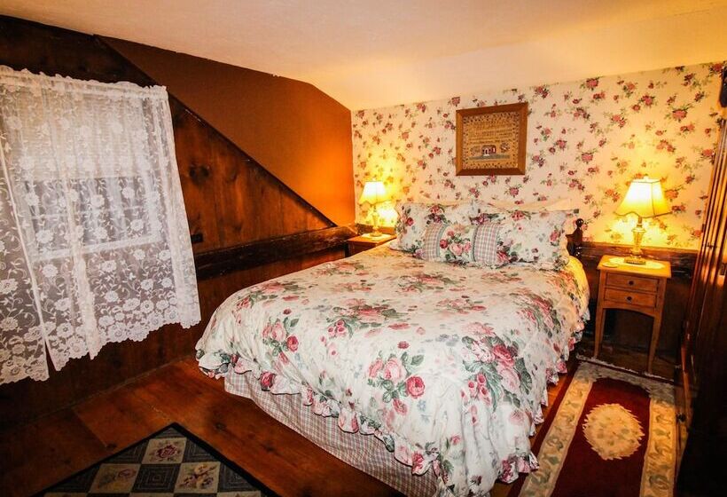 تختخواب و صبحانه The Nutmeg Inn