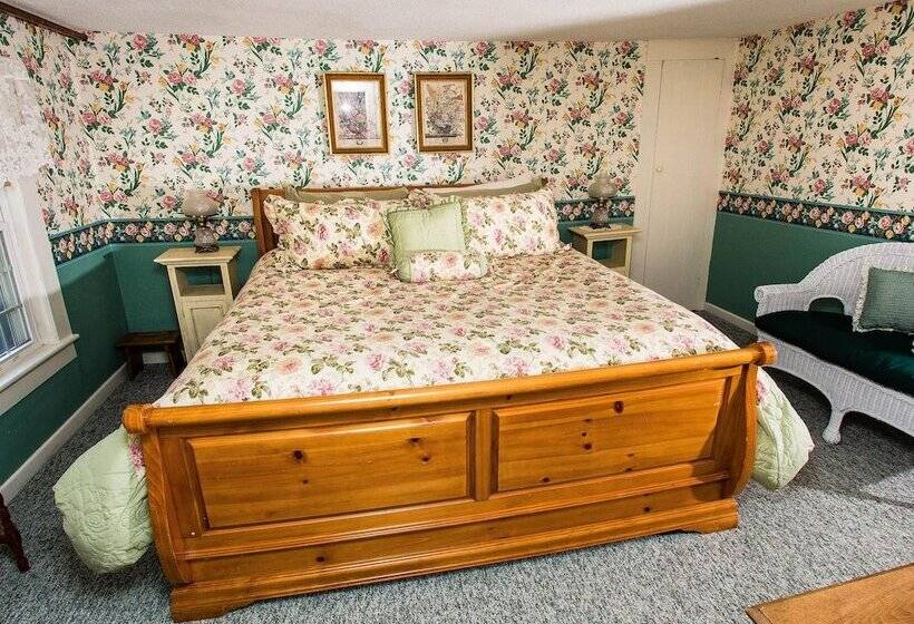 تختخواب و صبحانه The Nutmeg Inn