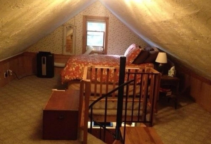 تختخواب و صبحانه The Nutmeg Inn