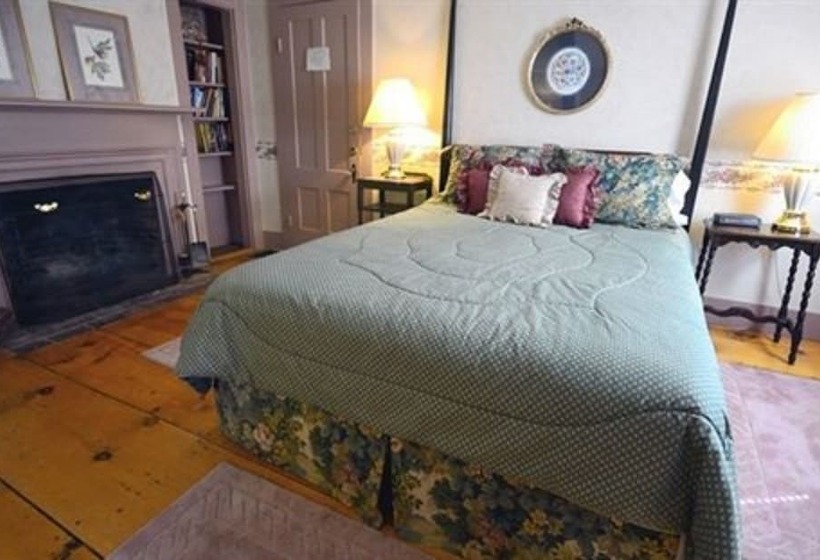 تختخواب و صبحانه The Nutmeg Inn