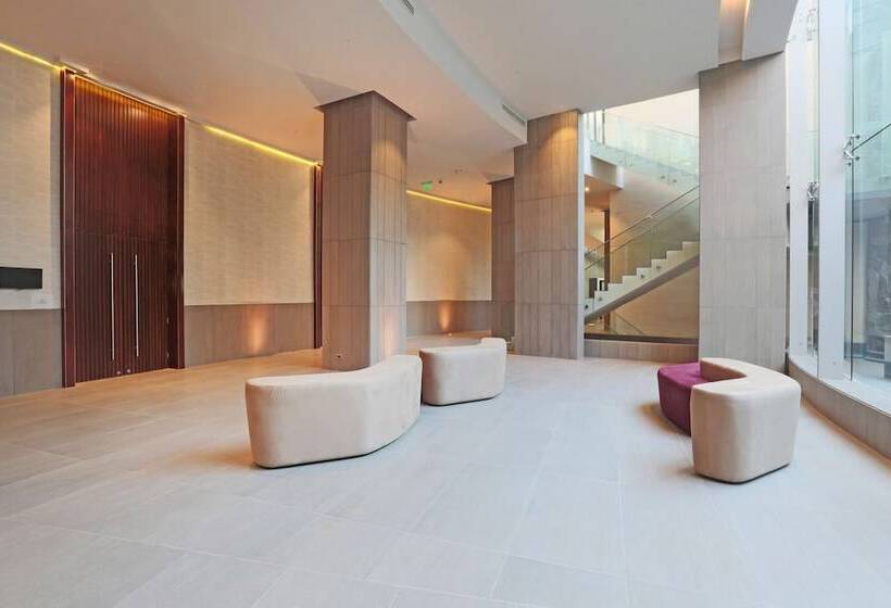 Отель Doubletree By Hilton Santiago Kennedy