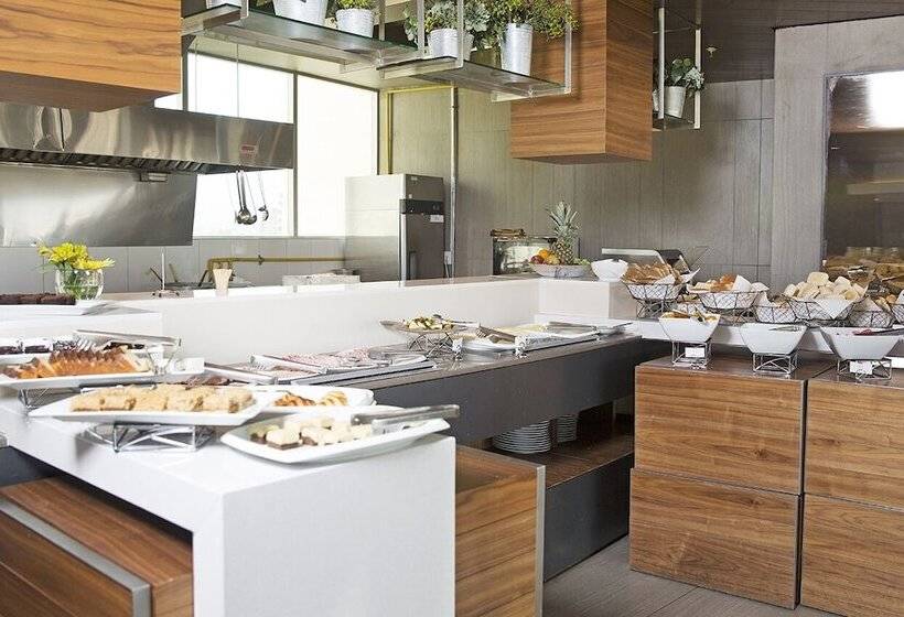 Отель Doubletree By Hilton Santiago Kennedy