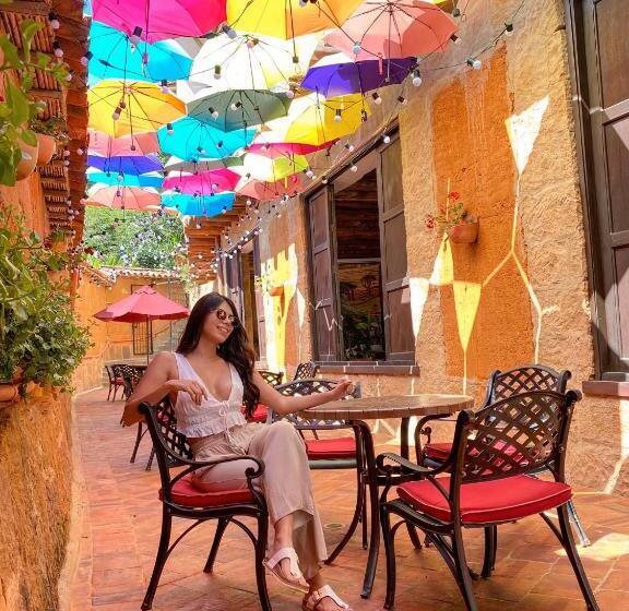 هتل Hicasua Y Centro De Convenciones