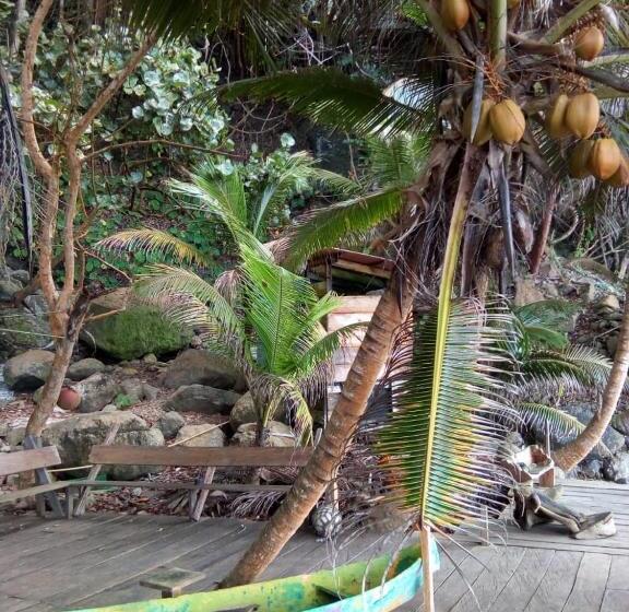 هتل Hostal Capurgana