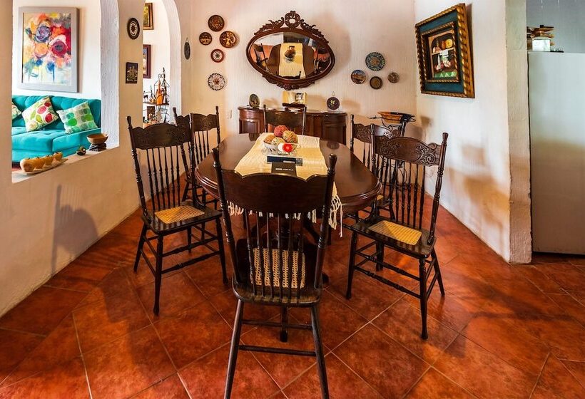 فندق Hostal El Patio