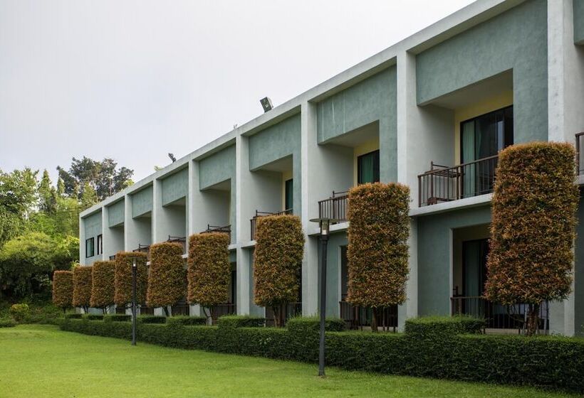 هتل Poonyamantra Resort