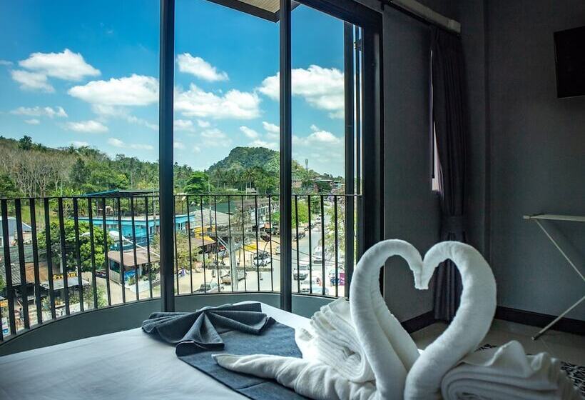 هتل The Moon Night Ao Nang
