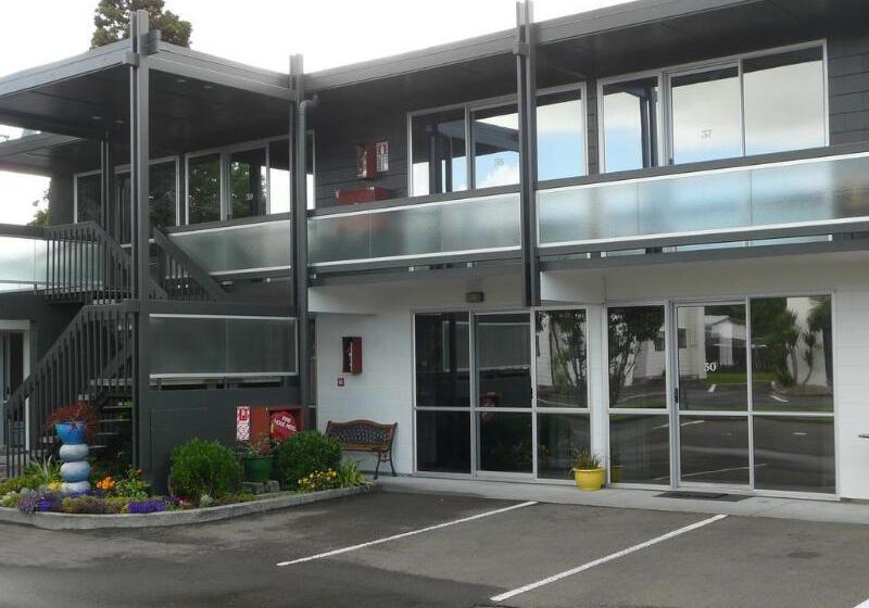 مُتل Alpha Motor Inn