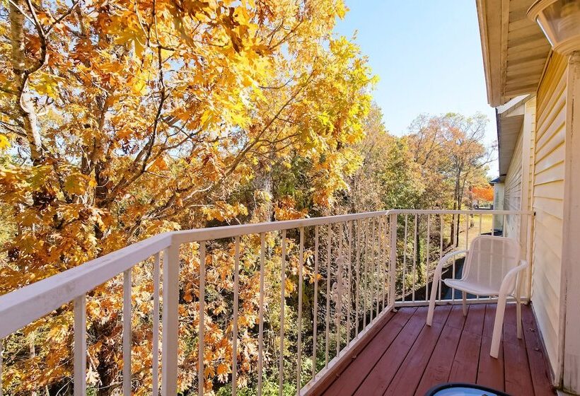 فندق على الطريق O Eureka Springs  Christ Of Ozark Area