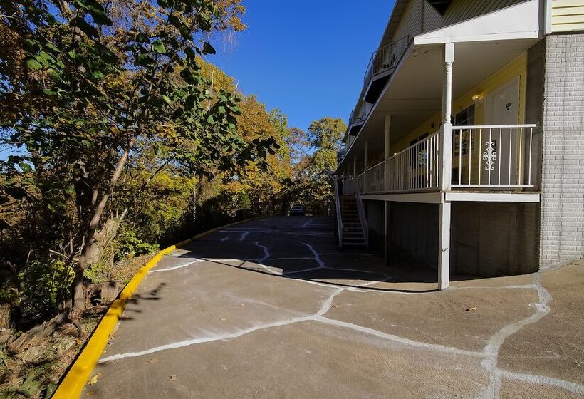 فندق على الطريق O Eureka Springs  Christ Of Ozark Area