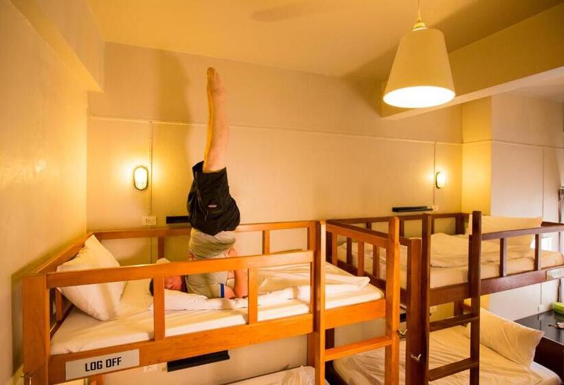 Pak Up Hostel
