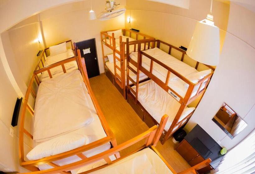 Pak Up Hostel