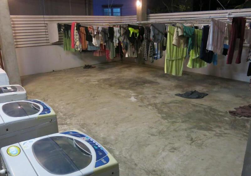 Pak Up Hostel