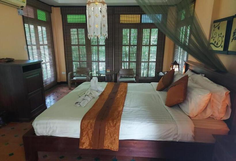 Baan Chai Thung Resort