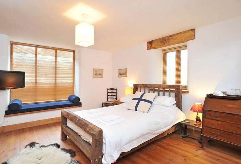 تختخواب و صبحانه Little Orchard Barn Self Catering