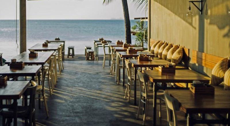 Escape Beach Resort   New Look Renovated