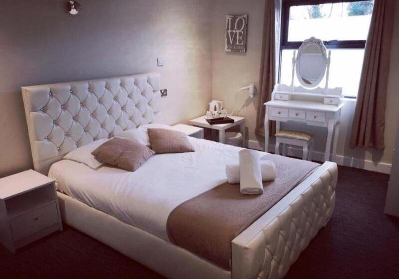 Отель The R Inn
