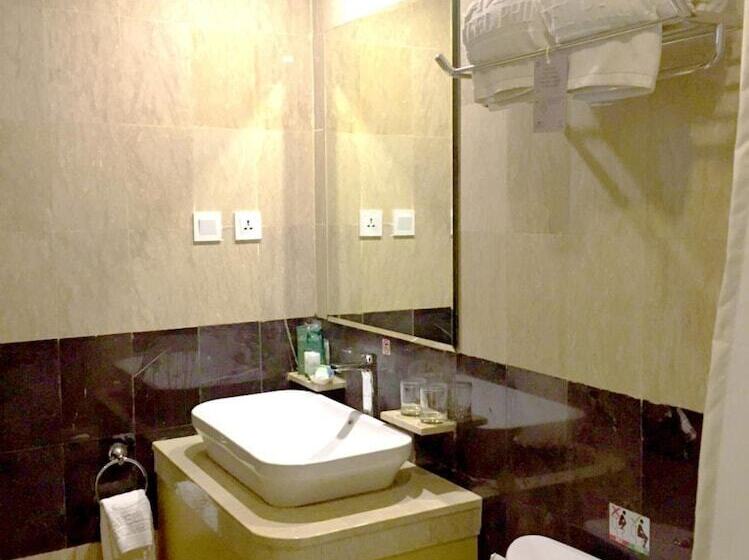 Travellers Hotel Phinisi