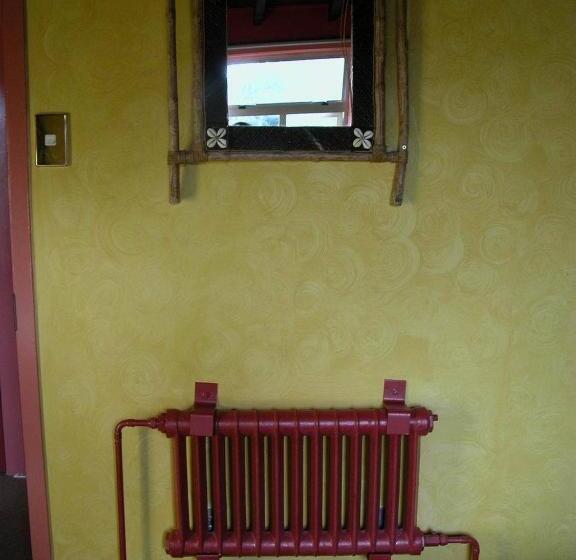 הוסטל Global Village Travellers Lodge