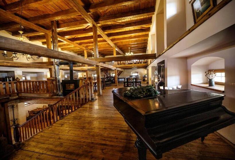 ホテル Dvůr Pecínov