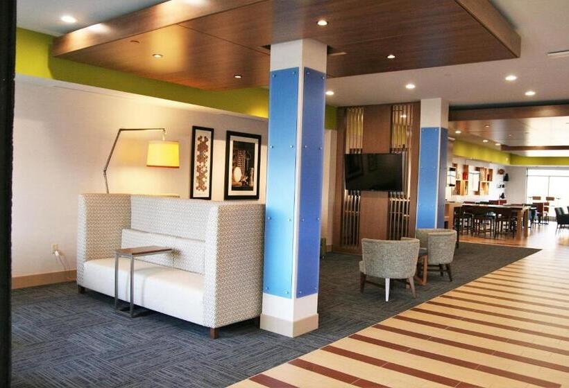 ホテル Holiday Inn Express & Suites Clarion, An Ihg
