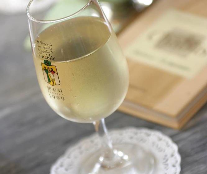 فندق A Chablis  La Maison D Alienor, Chambres D Hôtes