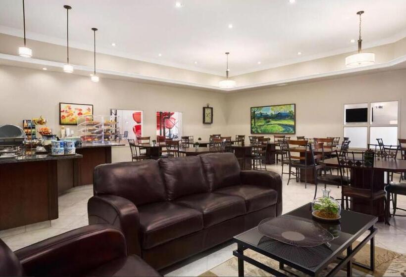 בית מלון כפרי Ramada By Wyndham Emerald Park/regina East