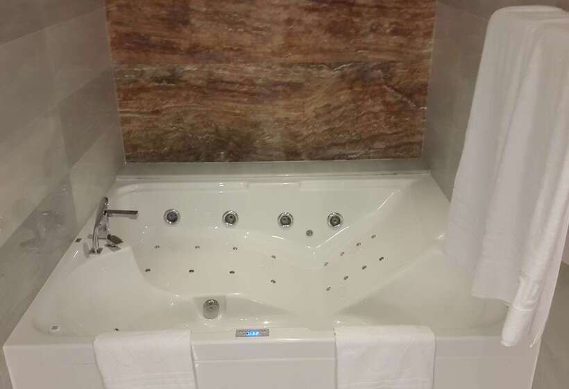 هتل Royal Tulip Skikda