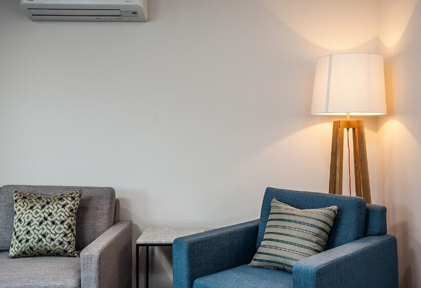 מוטל One88 On Commerce