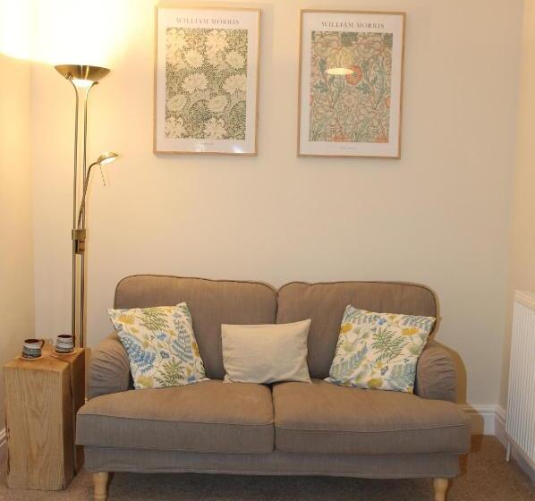 بنسيون The Waves