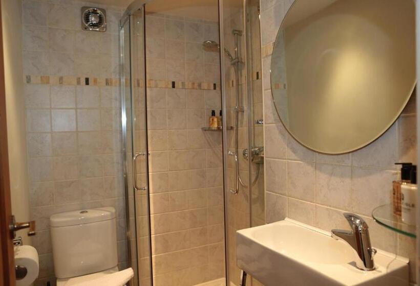 بنسيون The Waves