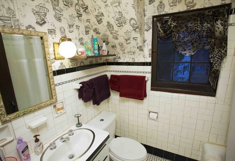 Castle On Glen   3 Bedroom Home