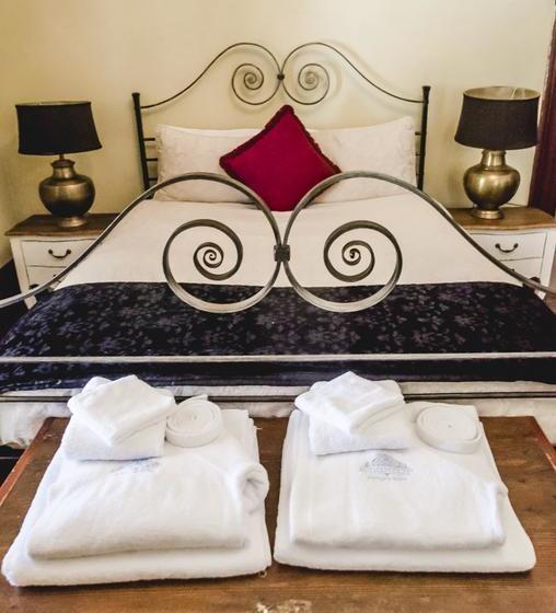 هتل Authenticity Health And Wellness Retreat