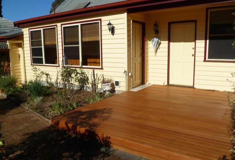 בית מלון כפרי Donalea Bed And Breakfast & Riverview Apartment