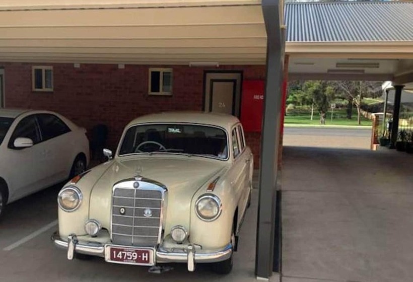 Отель Gundagai Gabriel Motor Inn