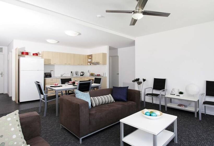 Hotel Murdoch University Village