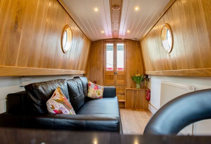 בית מלון כפרי Narrowboat Puzzle