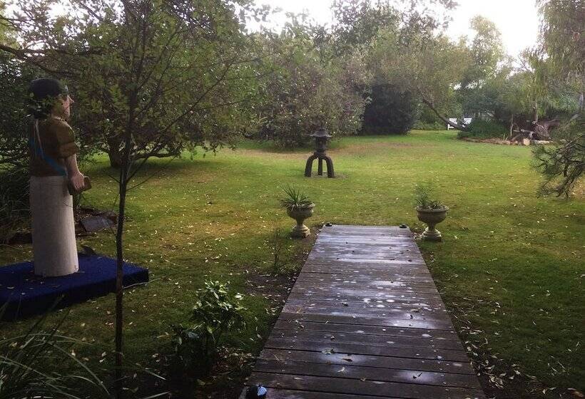 فندق Sandpiper Ocean Cottages