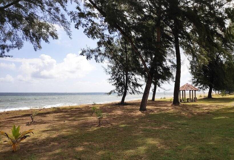 فندق Semarak Beach Inn