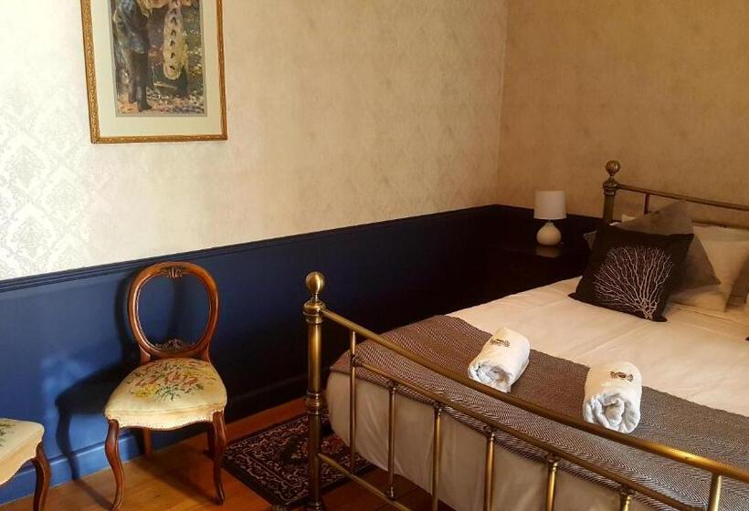 فندق The Bears Went Over The Mountain