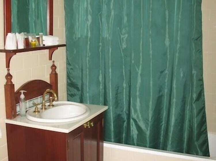 호텔 The Chalet Guesthouse And Studio