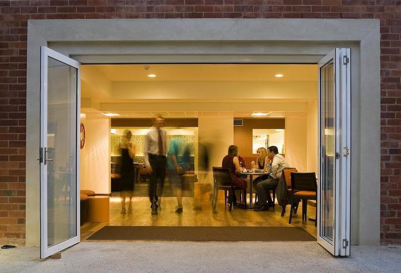 هتل Anu  University House