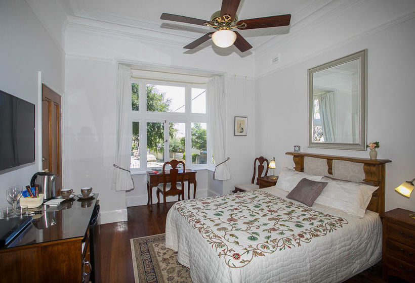 פנסיון Danum House Bed & Breakfast