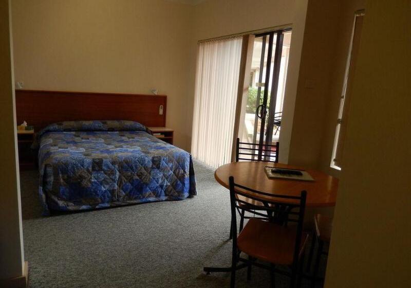 The Pioneer Way Motel