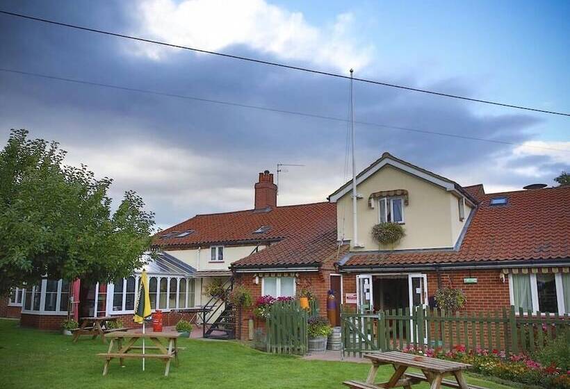 住宿加早餐  The Longham White Horse