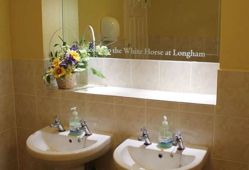 住宿加早餐  The Longham White Horse