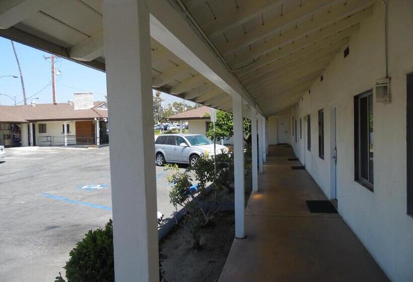 Hi Way Host Motel