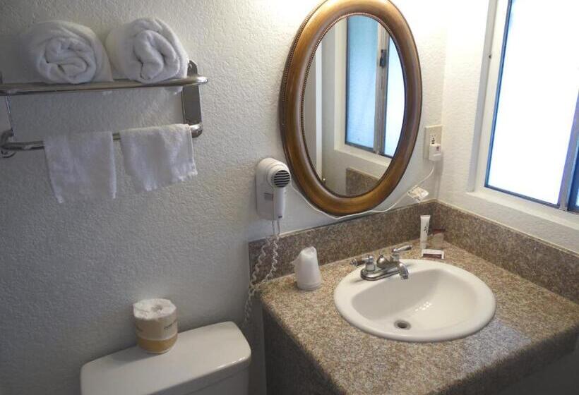 Hi Way Host Motel