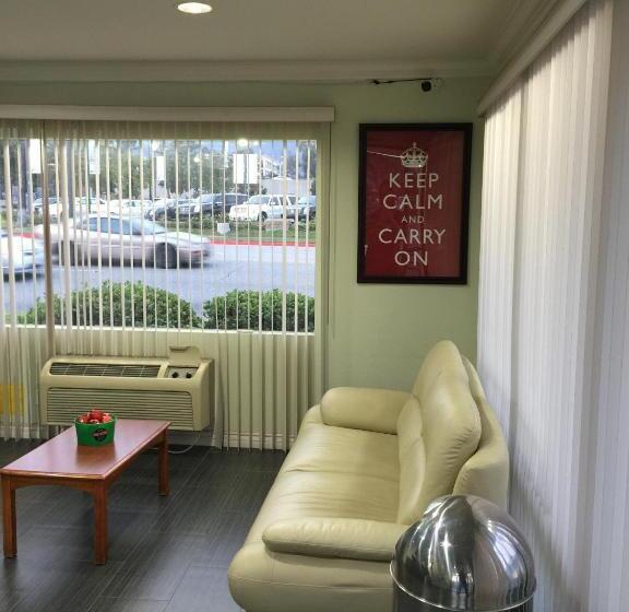 Hi Way Host Motel