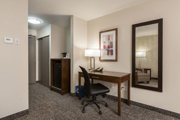 هتل Best Western Plus Chestermere